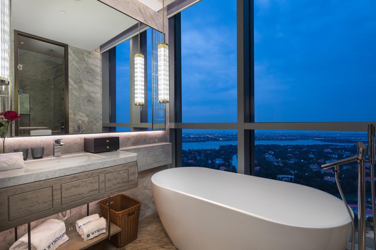 فندق Wyndham Grand Suzhou Fenhu Xinta المظهر الخارجي الصورة